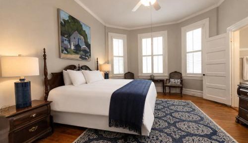 Deluxe King Room
