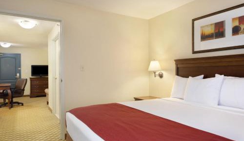 One-Bedroom King Suite - Non-Smoking
