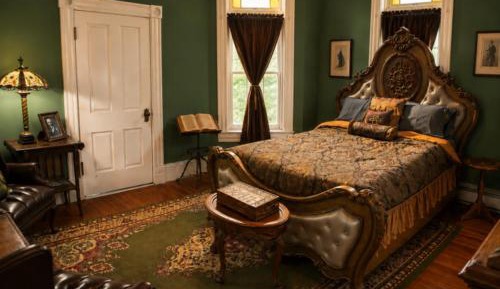 Deluxe Queen Room