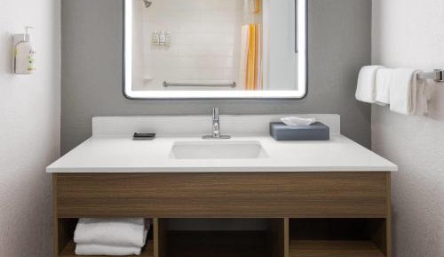 One-Bedroom King Suite - Non-Smoking