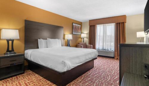 King Room with Jetted Tub - Non-Smoking