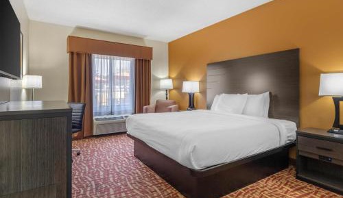 King Room - Mobility Accessible with Bathtub