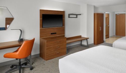 Standard Queen Room with Two Queen Beds and Tub - Communications Accessible