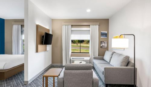 King Suite - Accessible/Non-Smoking