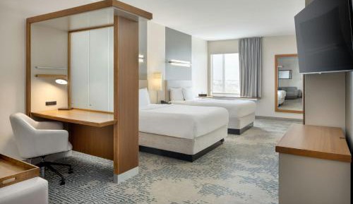 Queen Suite with Two Queen Beds, Bathtub and Trundle Sofa - Mobility Access/Hearing Accessible