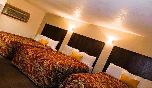 3 Queen Bed	