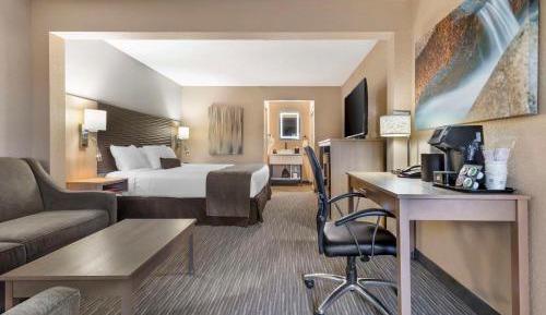 Large King Suite with Sofa Bed - Non-Smoking