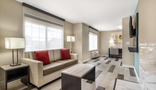King Suite with Sofa Bed and Whirlpool - Nonsmoking