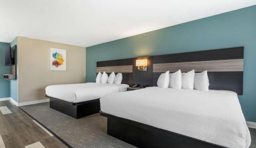 King Suite with Two King Beds and Sofa Bed - Non-Smoking