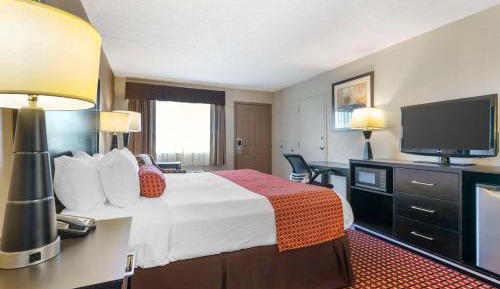 King Room with Roll-in Shower - Disability Access/Non-Smoking