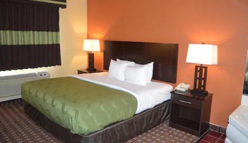 Large King Room with Whirlpool - Non Smoking
