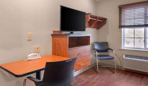 2 Full Beds | Non-Smoking, Kitchen