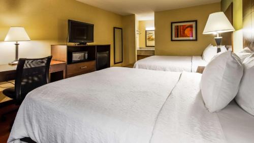 Queen Room with Two Queen Beds - Non-Smoking
