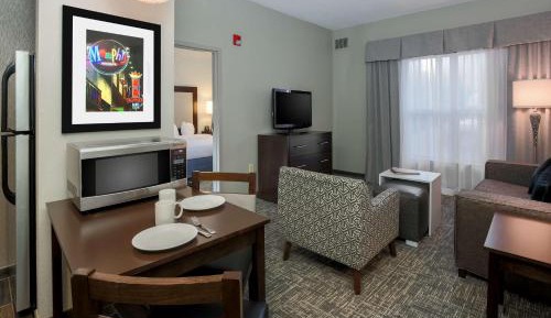Suite with Two Queen Beds and Tub - Mobility and Hearing Access/Non-Smoking