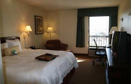 Standard King Room - Non-Smoking 