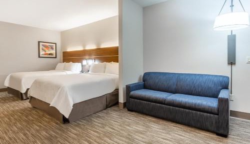 Queen Suite with Two Queen Beds and Mobility Accessible Tub - Non-Smoking
