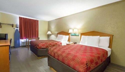 Queen Room with Two Queen Beds - Non-Smoking