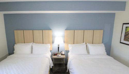 Studio Suite with Two Queen Beds and Hearing Mobility Accessible Tub