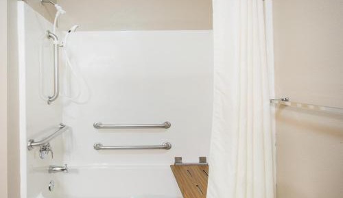 King Room with Bathtub and Grab Bars - Mobility Access/Non-Smoking