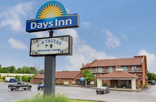 Latonia Hotel | Days Inn by Wyndham Cincinnati East