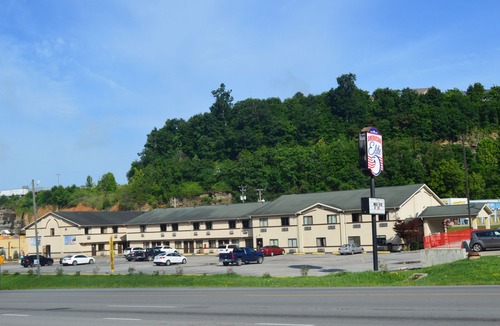 Bonnyman Hotel | American Elite Inn