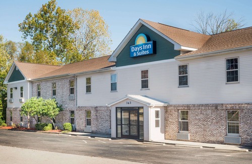 Sellersburg Hotel | Days Inn & Suites by Wyndham Sellersburg