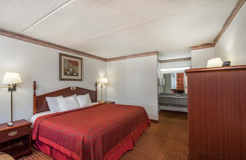 Hurricane Mills Hotel | Days Inn by Wyndham Hurricane Mills
