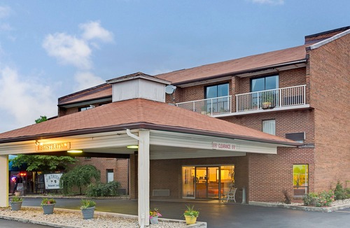 Latonia Hotel | Days Inn by Wyndham Cincinnati East