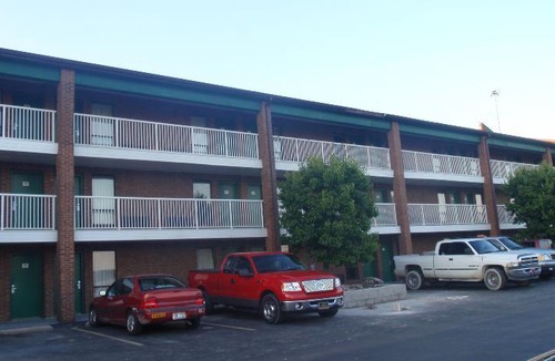 Latonia Hotel | Days Inn by Wyndham Cincinnati East