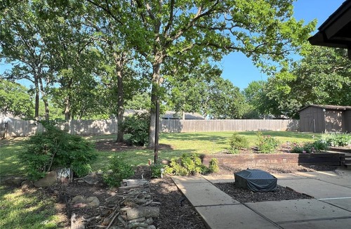 Jenks House | 3-bedroom w/HUGE backyard, <1 mile from Spain Ranch and 5 minutes from Jenks!