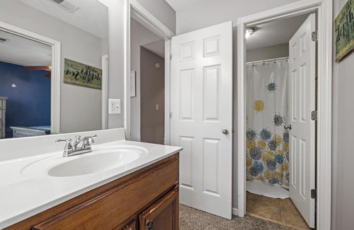 Olive Branch House | Spacious family friendly 4-bedroom house in Wonderful Olive Branch with AC, WiFi