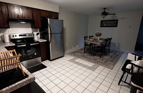 Henderson Apartment | Forget your worries in this spacious, updated and serene space.