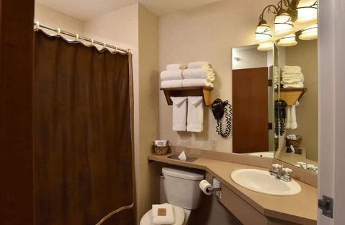 St. Joseph House | Taste of Wild West with Modern Twists - Breakfast Included | 4 Units