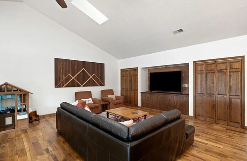Blue Eye House | Enjoy the best escape for your 30 day min stay!