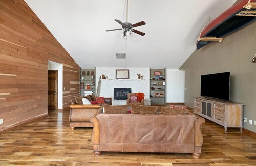Blue Eye House | Enjoy the best escape for your 30 day min stay!