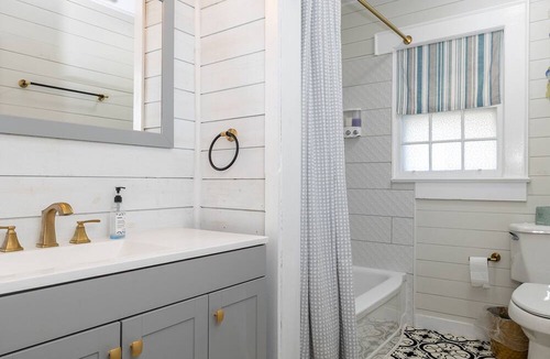 Swansboro House | Black Swan, Mainland House in Swansboro, NC!