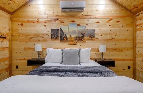 Smithville Cabin | Homey 2 BR Cabin