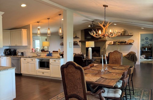 West Fork Cottage | Gorgeous 4-bedroom cottage with AC in charming Fayetteville