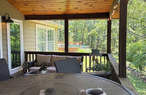West Fork Cottage | Gorgeous 4-bedroom cottage with AC in charming Fayetteville