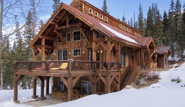 Delightful 5-bedroom chalet in Taos Ski Valley with stunning views