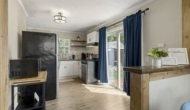 Serene 2BR Retreat: Stylish, Safe & Family-Friendly Haven with Amenities Galore!