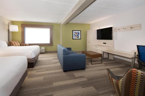 Holiday Inn Express Louisville Northeast Ihg Hotel 