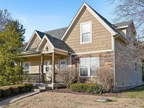 Hollister House | Deep Roots Den on Table Rock New Property